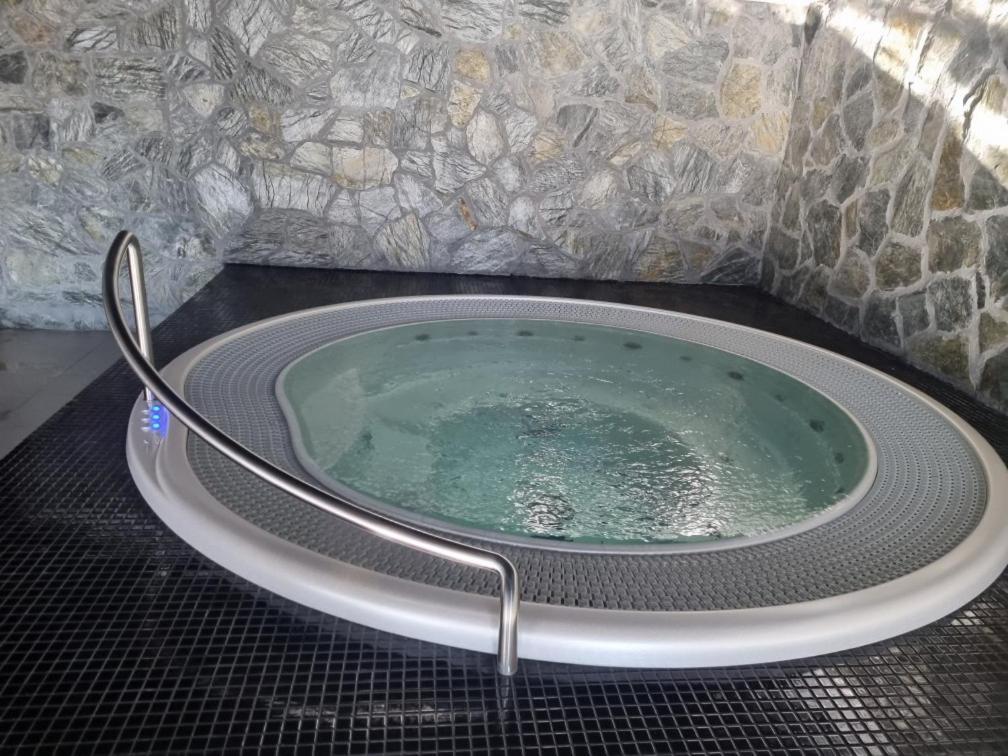 Apartament A2 Domitu Z Basenem, Sauna, Jacuzzi - 5D Apartments シクラルスカ・ポレンバ エクステリア 写真